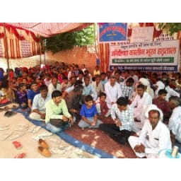 school upgrade, school upgrade issue in hisar, school gate locked, protest, Hisar