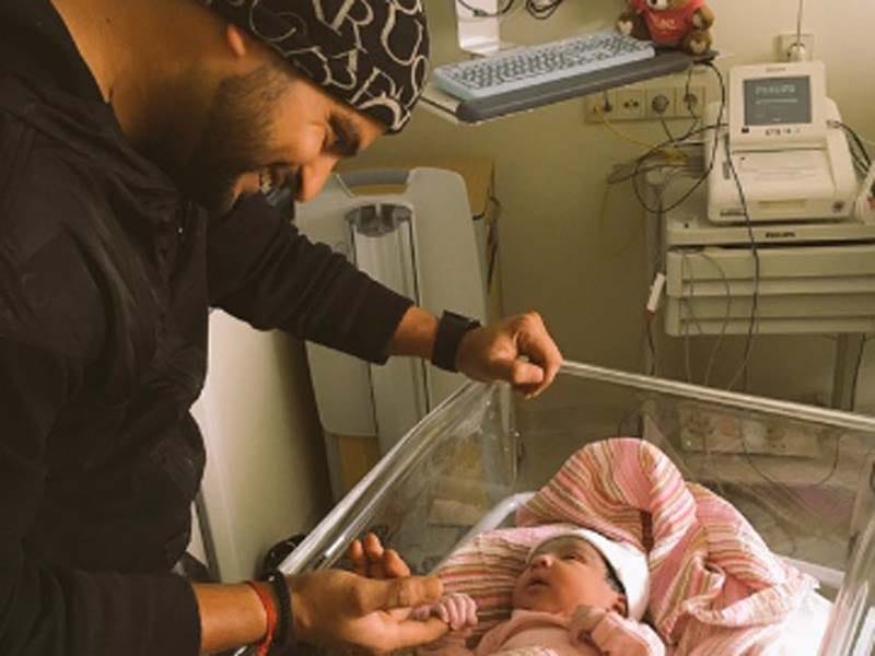 suresh raina share his daughter photo on twitter