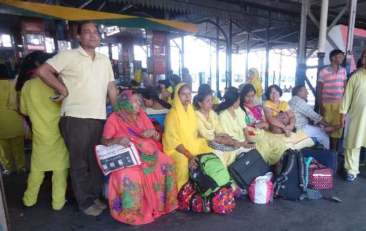 toy train, kalka to shimla, tourists. indian railway, kalka