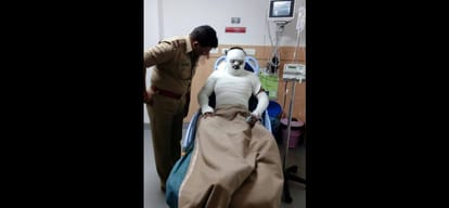 woman throws acid on lover doctor and escape in ghaziabad