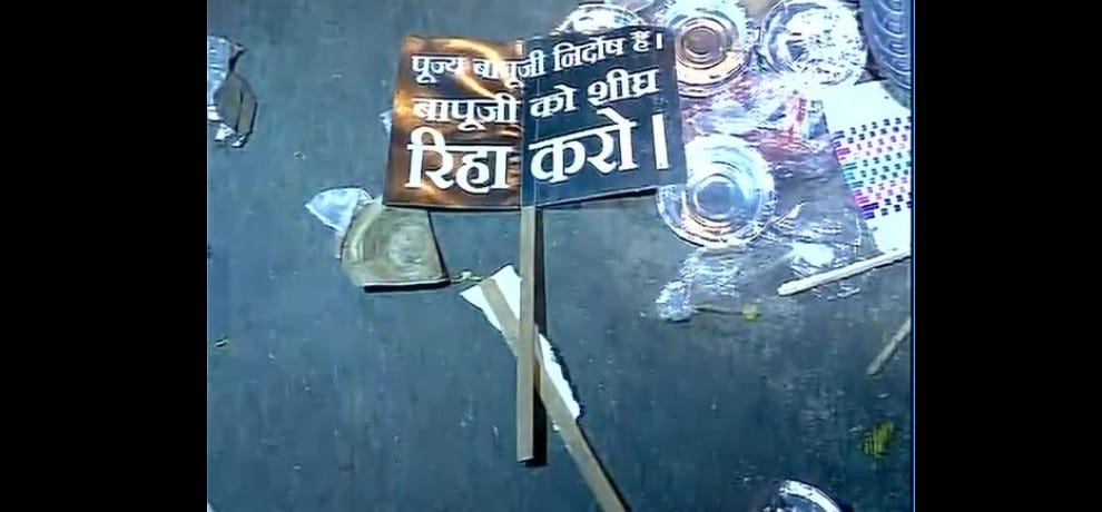 Supporters of Asaram protest in Delhi, vandalise police vehicle.More than five policemen injure