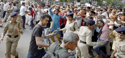  Asaram supporters beat up a woman police constable
