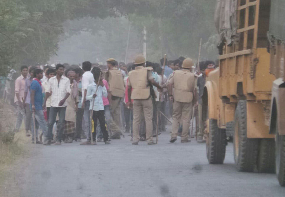 police returend bharatiya janata party's mp neelam sonkar from azamgarh