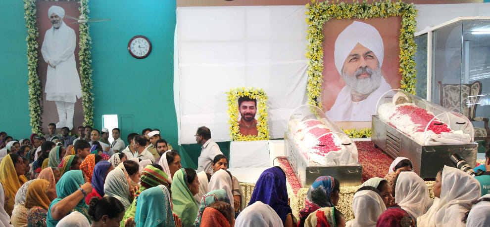 Jnsailab aroused was last respects to Baba Hardev, are followers weep