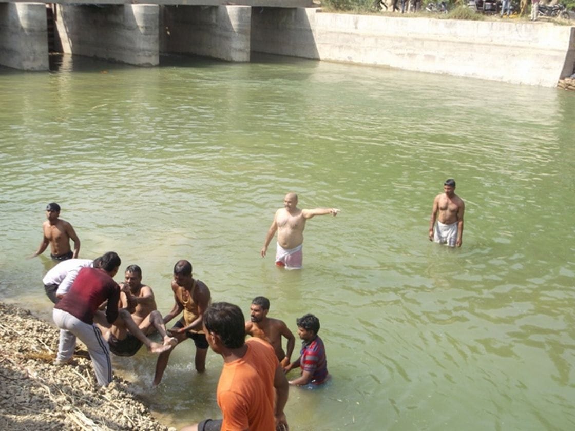 The death of two young men drowned in canal