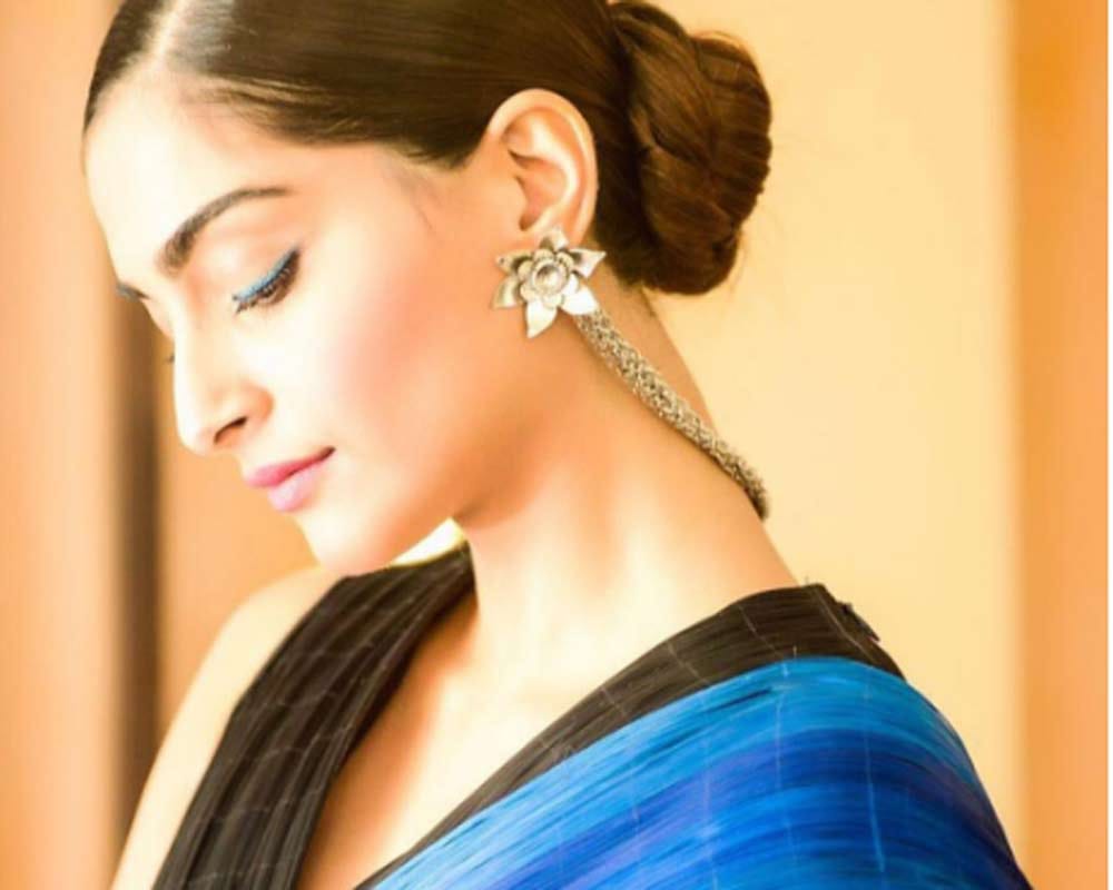 sonam kapoor on red carpet cannes