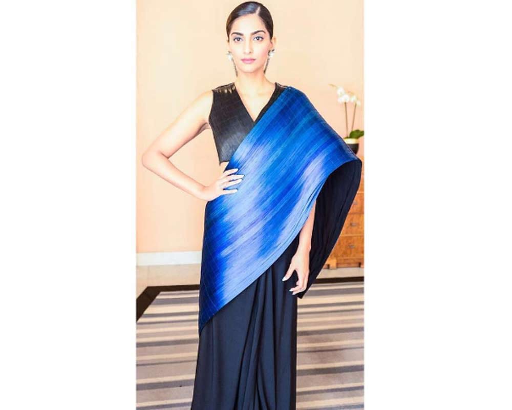 sonam kapoor on red carpet cannes