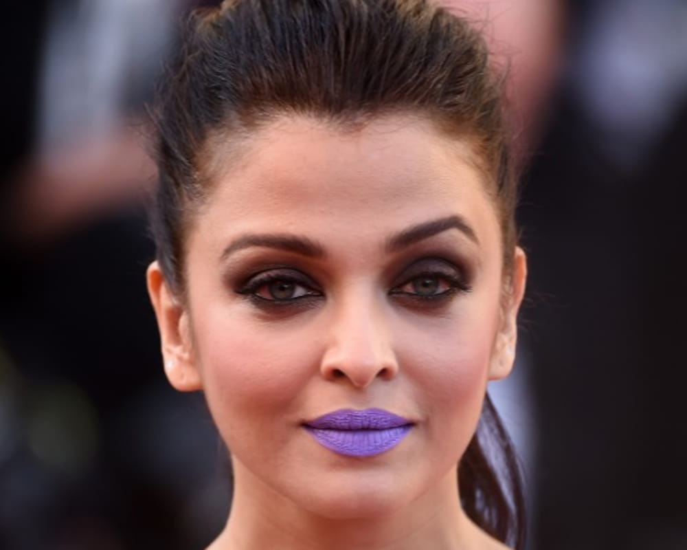 Aishwarya in Golden Dress in Cannes Film Festival