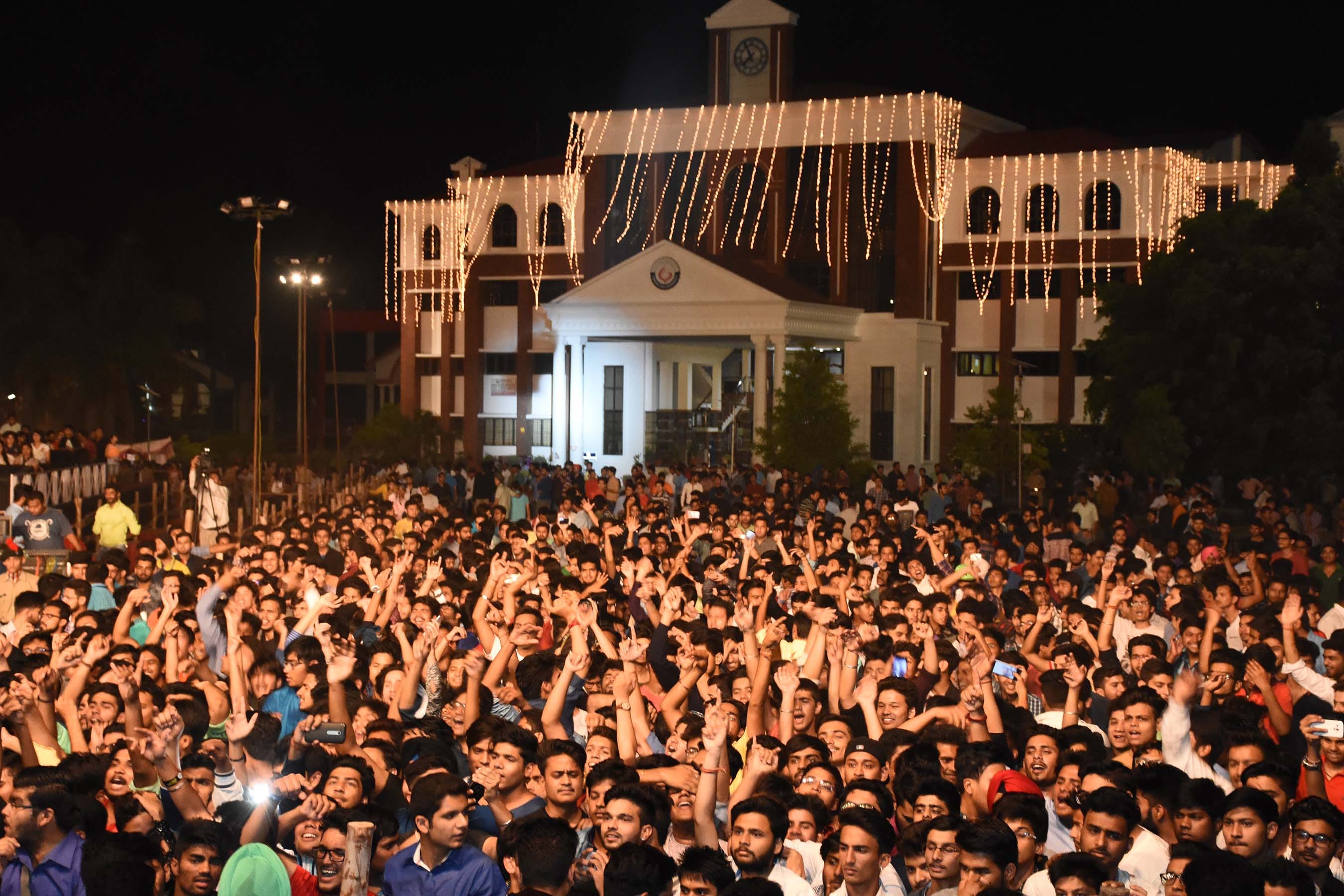 raftaar performance in graphic era university.