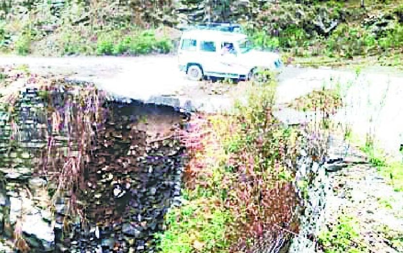 Jeep stuck in debris
