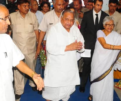 Mulayam singh yadav talks on PM Post issue.