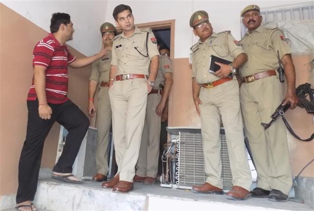 47 LED TV showroom , 26 Steblaijr theft