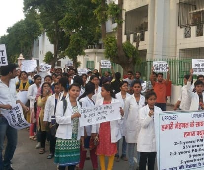 Medicos march against PGMEE counseling.