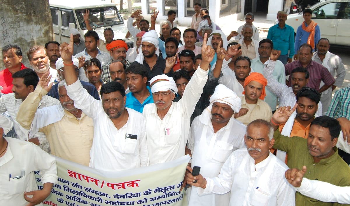 Collectorate of village heads in the performance, given the demand letter