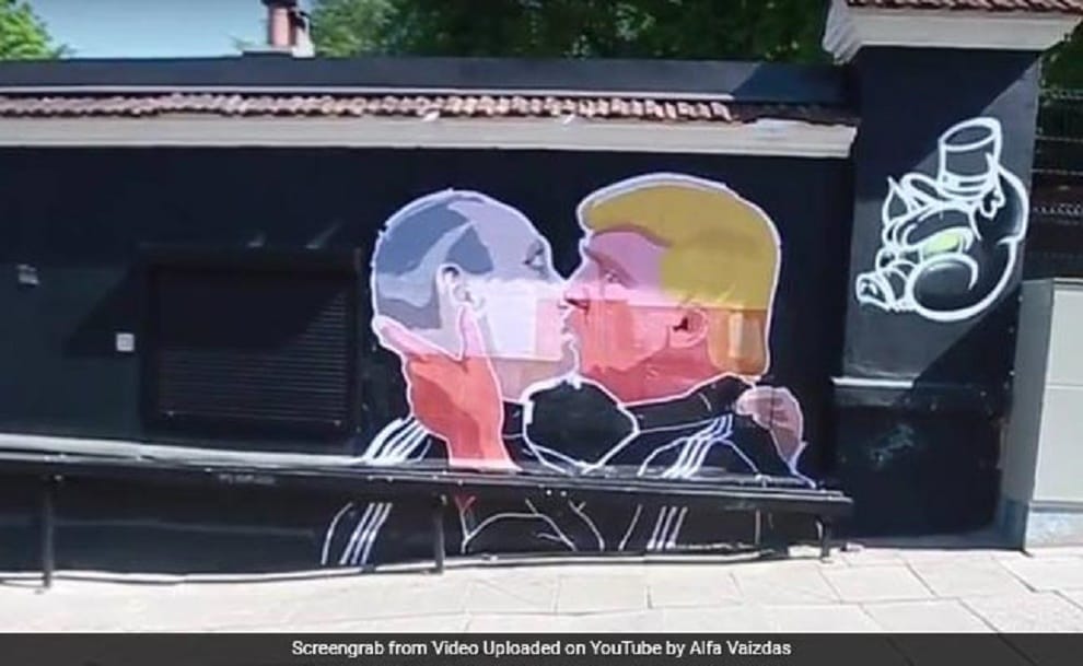 Trump putin kiss in lithuania