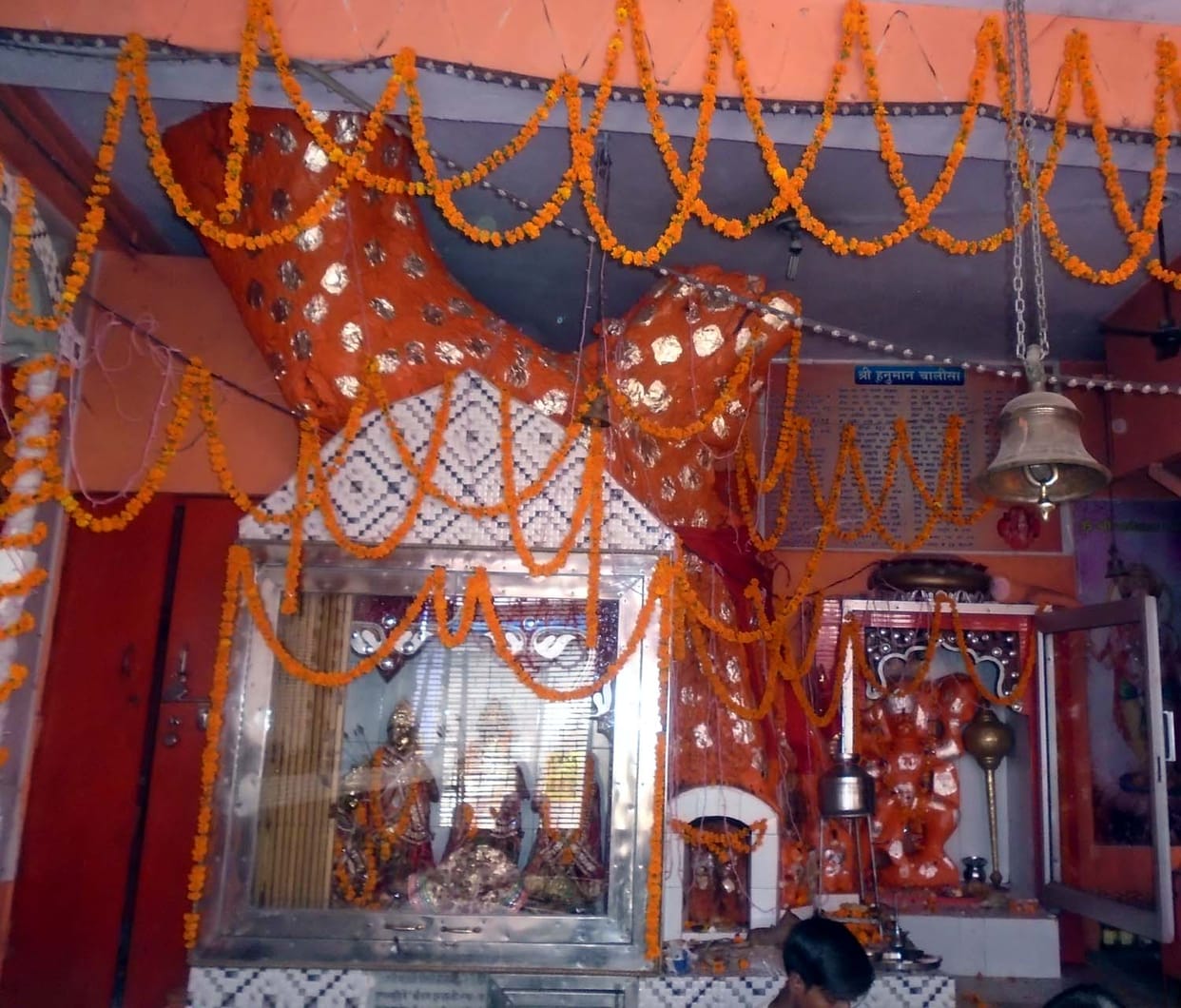 peepaleshvar mandir mein saja phool bangala