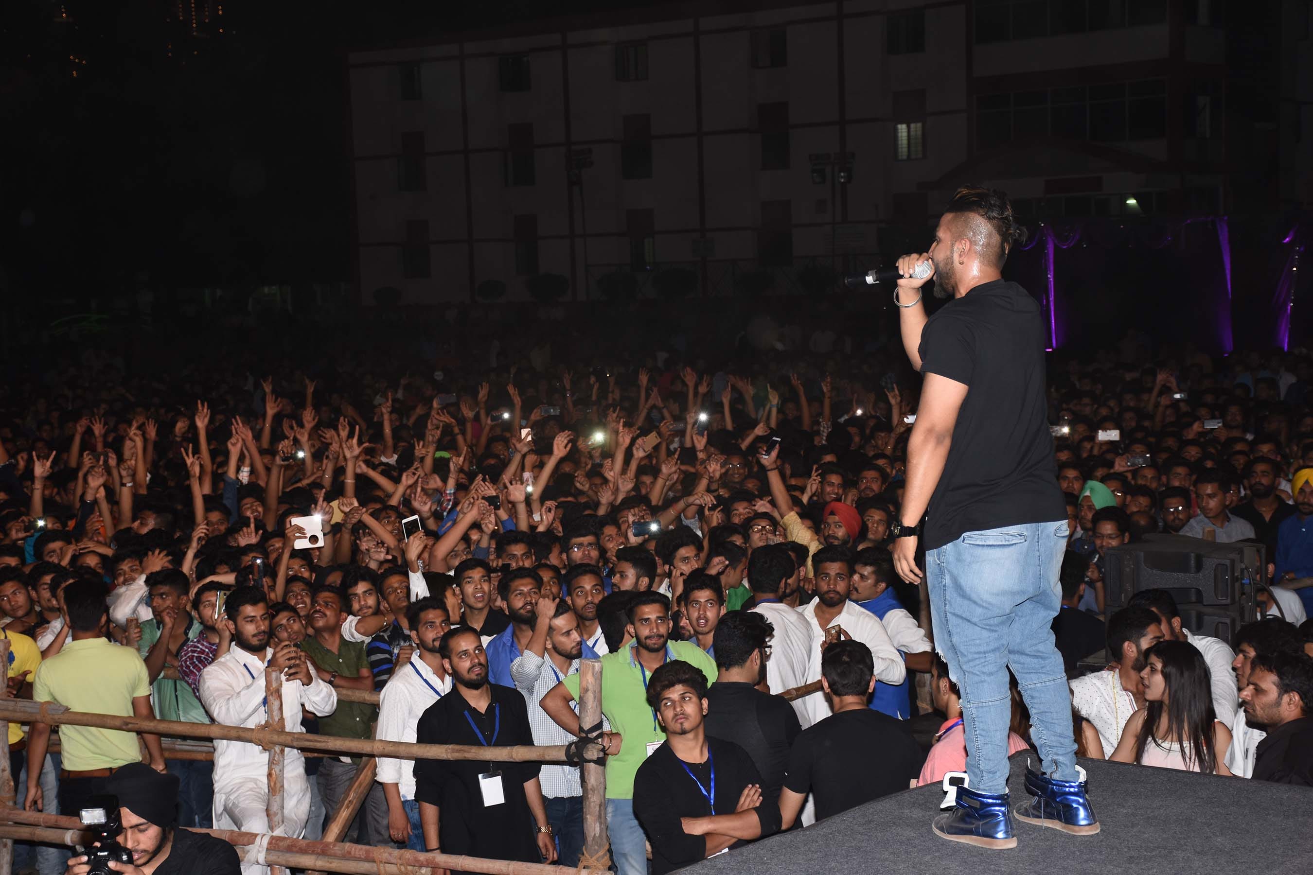 raftaar performance in graphic era university.