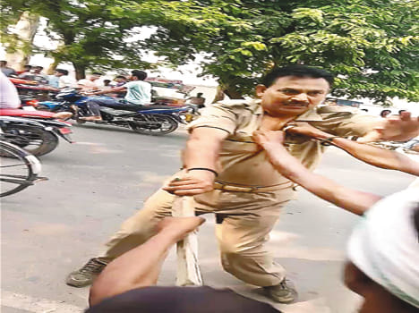 Dealer-Police clashed on eviction