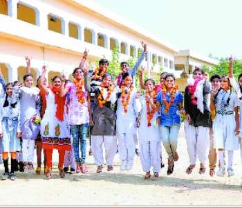 Flag again waved their daughters in the province