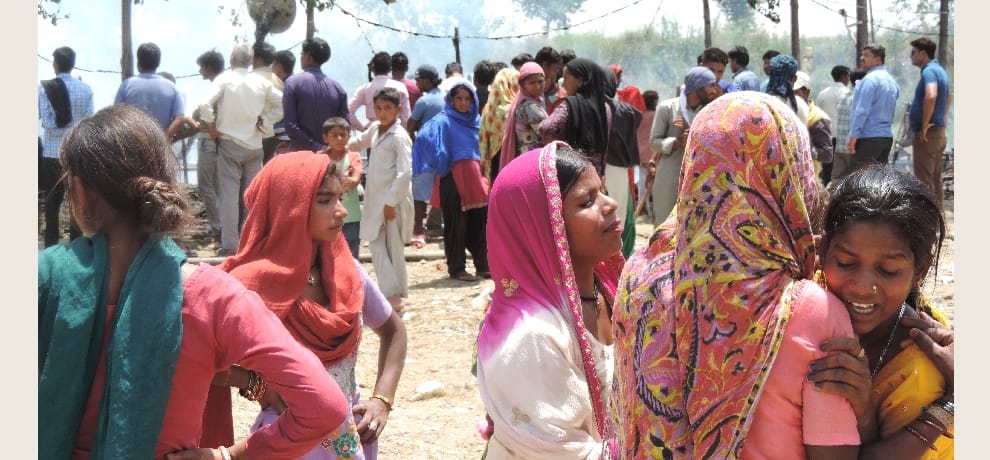 fire in houses at una, 50 family become homeless.