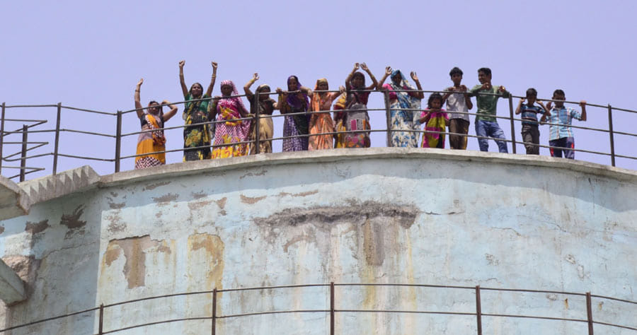 Women's protest for water crisis.