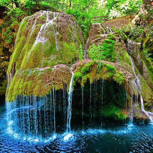 10 bizzare waterfalls of world