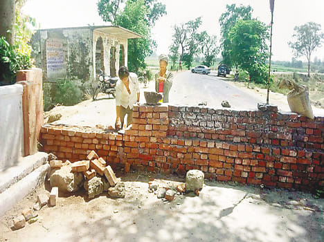 kali River Bridge closed to pedestrian traffic