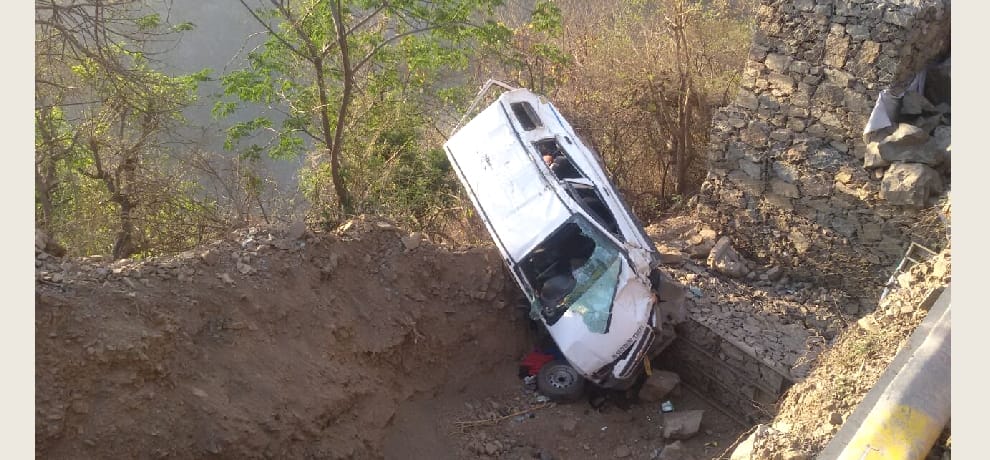 road accident at parwanoo, two tourist died.