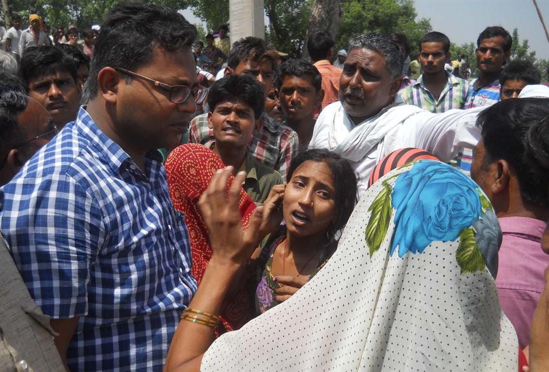 child's death in a freak electrical pole , jam - Commotion