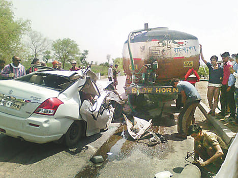 Water tanker entered the car, including the driver, four killed