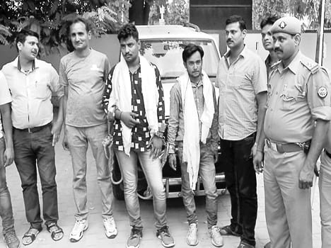 2 lootere of interstate group arrested
