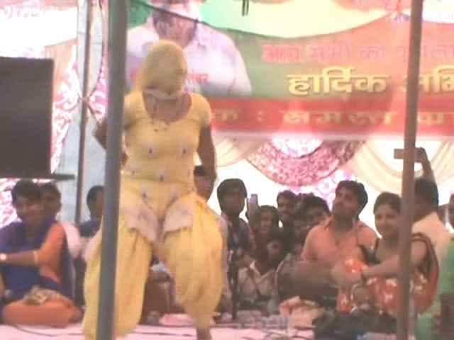 BJP leaders made obscene dance for crowds