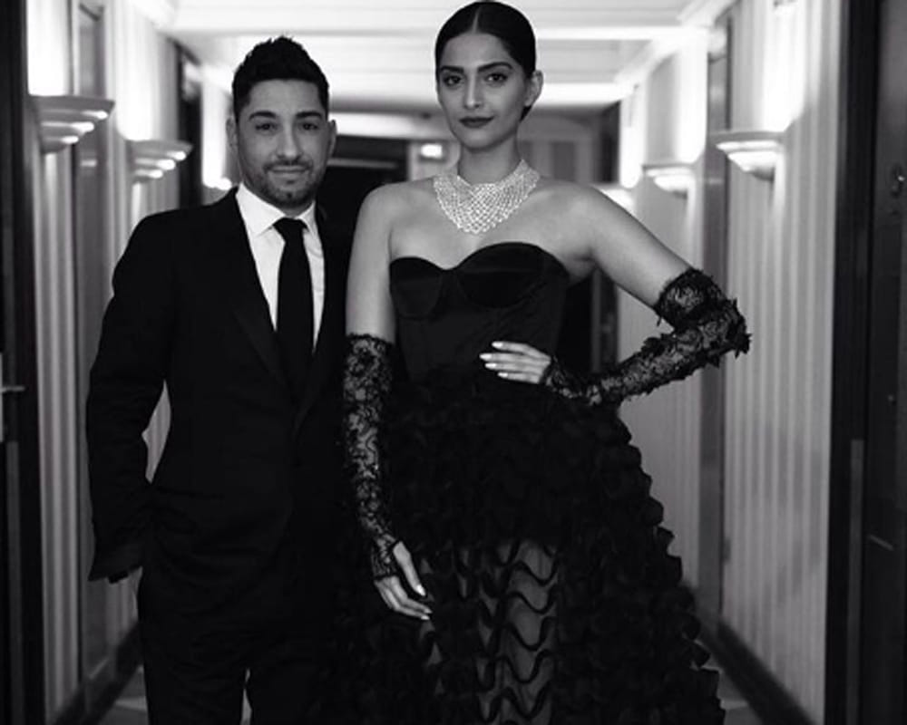 sonam kapoor cannes 2016 second day