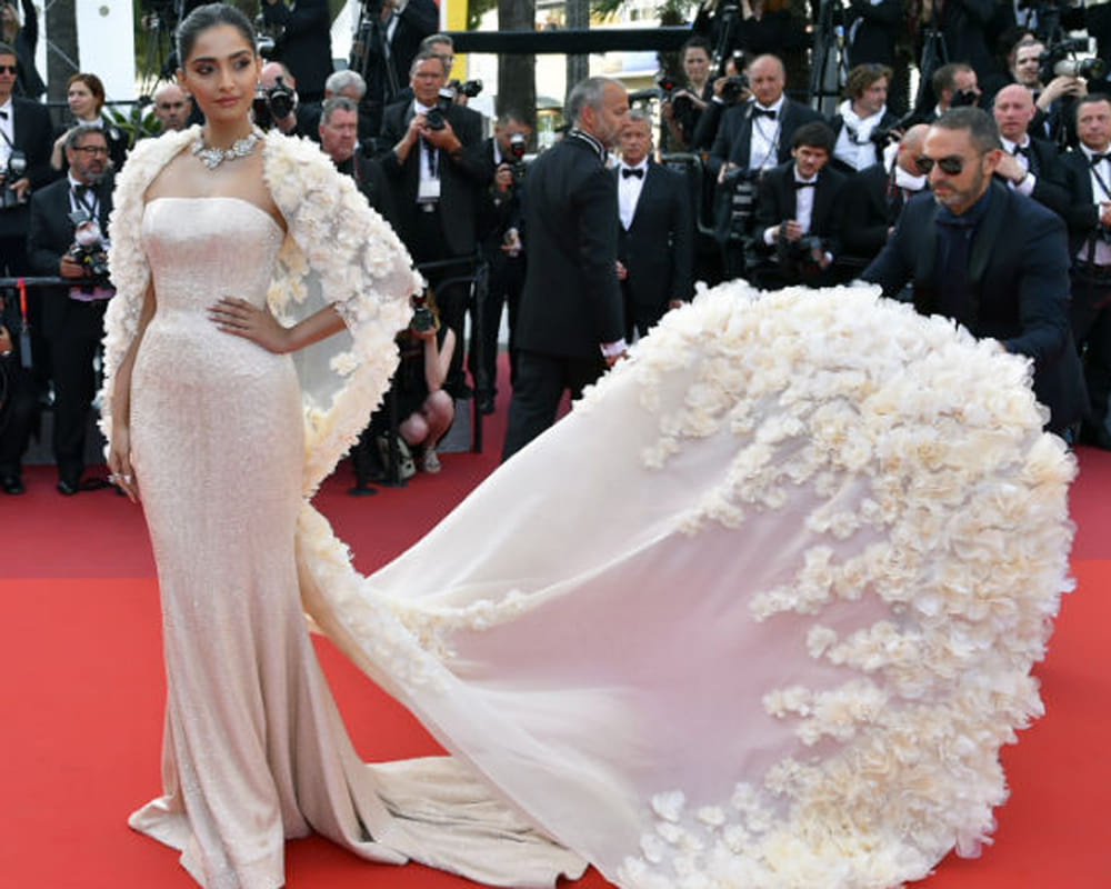 sonam kapoor cannes 2016 second day