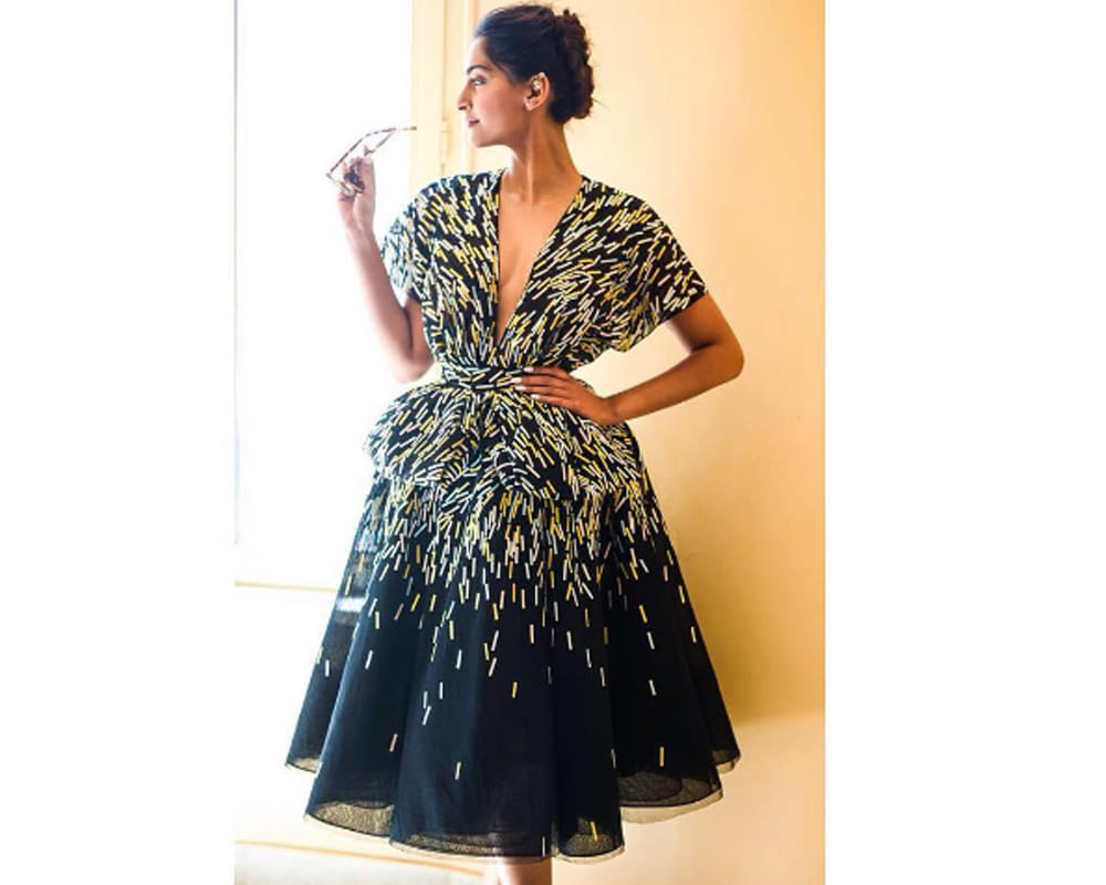 sonam kapoor cannes 2016 second day