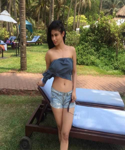 Mouni roy looks hot in Goa vacation pictures