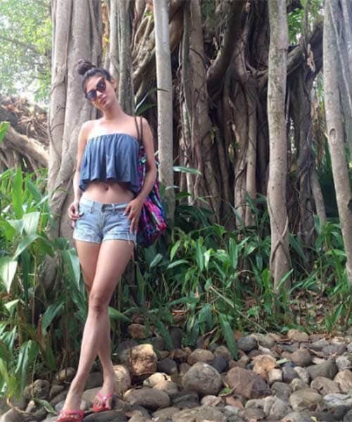Mouni roy looks hot in Goa vacation pictures
