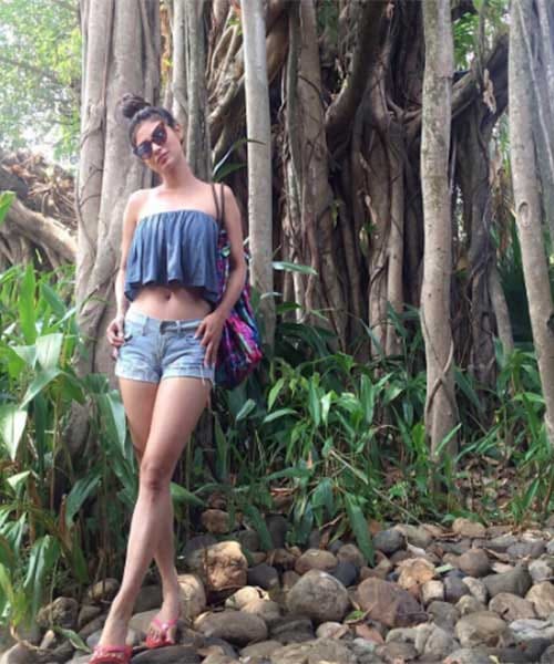 Mouni roy looks hot in Goa vacation pictures