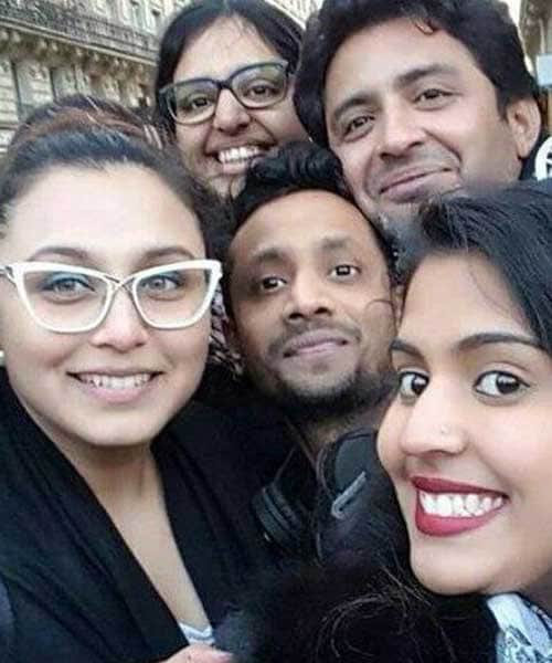 Rani mukherjee spotted with fans in paris