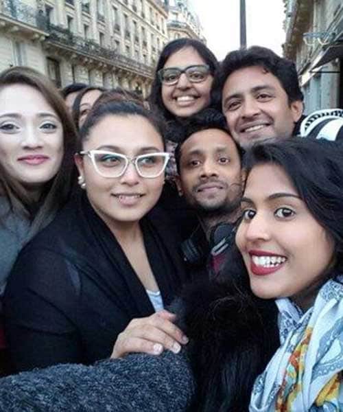 Rani mukherjee spotted with fans in paris