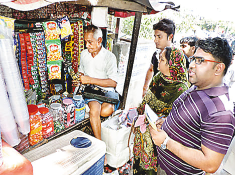 17 vendors selling tobacco products in the open on the penalty