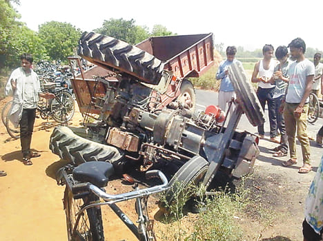 Tractor-trolley upturned, driver killed, four injured