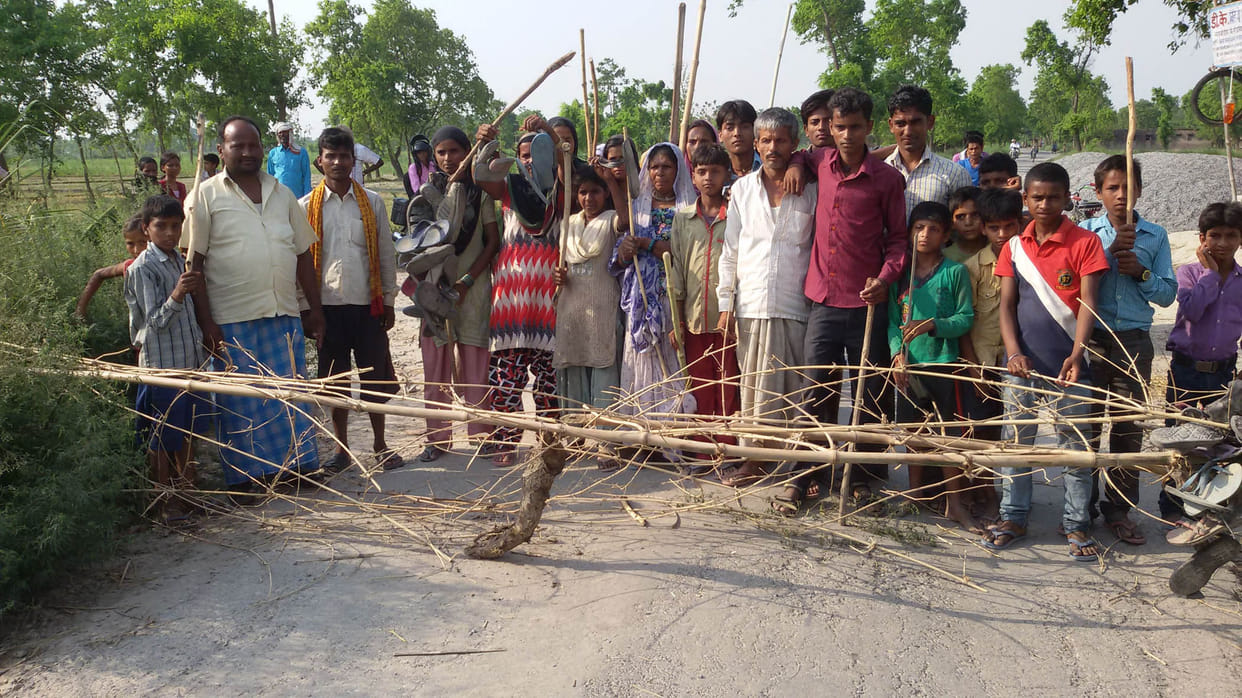 Women's road blockades