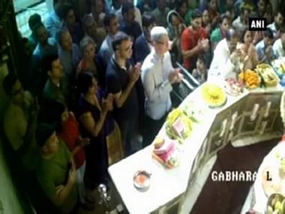 Apple CEO starts his tour to India with visit to Siddhivinayak Temple