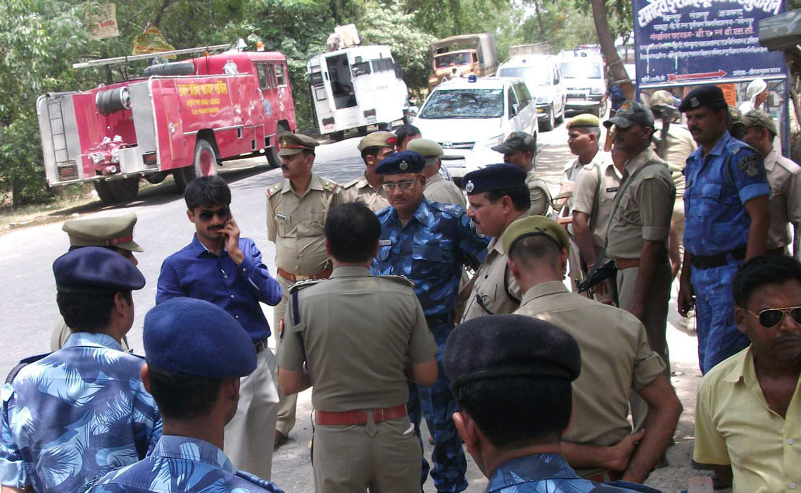 Azamgarh Violence Case Against 1100 People In Two Stations. Amar