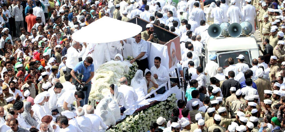 The devotees gave a final farewell to Baba Hardev Singh with tears and crying, exist many leaders