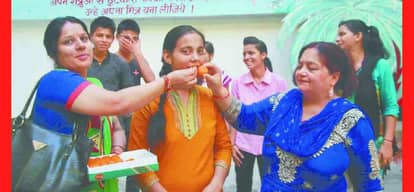 nisha gets 92 percent marks to read with others book