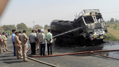 Diesel tanker fire from short circuit, stopped traffic on the highway.