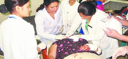 Tourist bus accident accident at mandi, 27 injured.