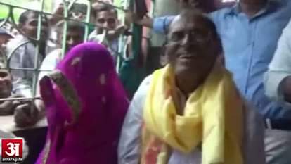 70 year old married 20 year girl in Gaya, drew crowd 